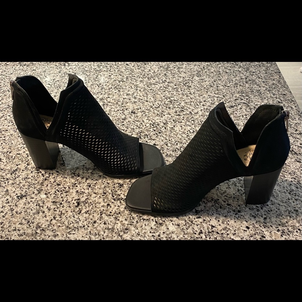 Vince Camuto 3inch open toed heel bootie, size 7.5